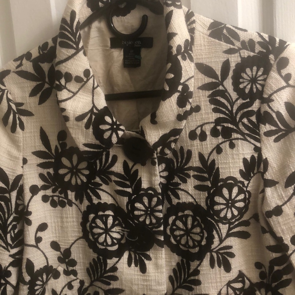 Blazer - Picture 2 of 3